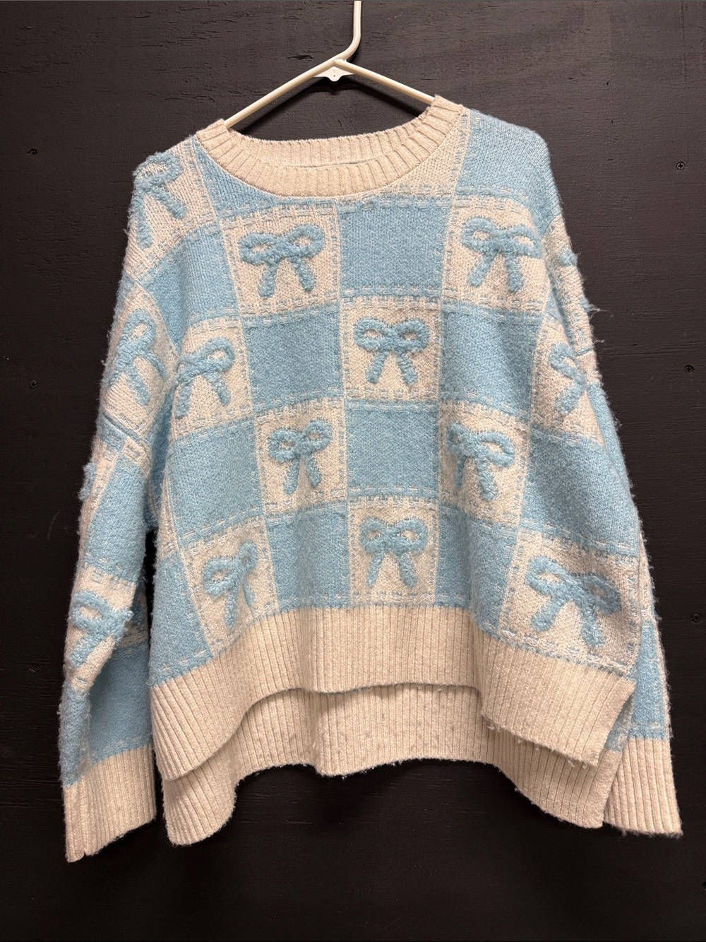 Bow-Pattern Crewneck Sweater in Light Blue and Cream